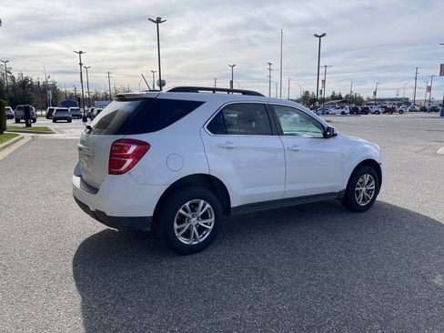 Used 2017 Chevrolet Equinox LT w/ Convenience Package AWD/4WD image 4