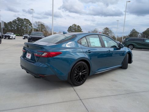 New 2026 Toyota Camry SE image 7