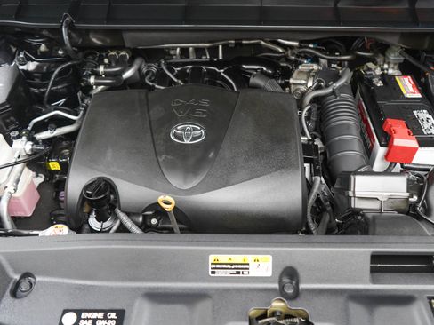 Used 2020 Toyota Highlander XLE w/ Protection Package #3 AWD/4WD image 32