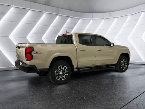 Used 2023 Chevrolet Colorado Z71 w/ Z71 Convenience Package 2 AWD/4WD image 4