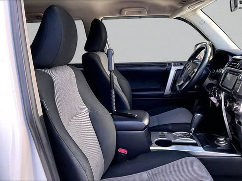Used 2016 Toyota 4Runner SR5 AWD/4WD image 27