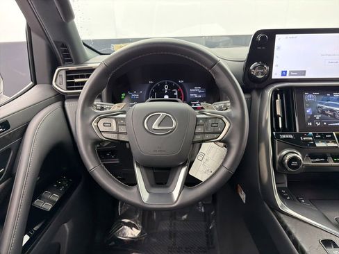 Used 2025 Lexus LX 700h Overtrail image 9