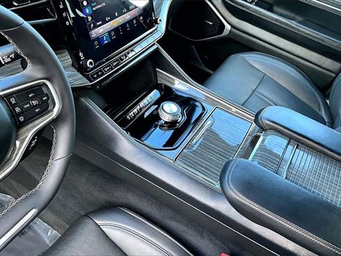 Used 2022 Jeep Wagoneer Series III w/ Flexible Seating Group image 16