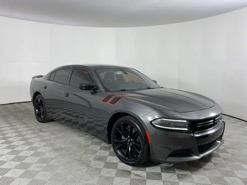 Used 2018 Dodge Charger SXT w/ Blacktop Package image 3