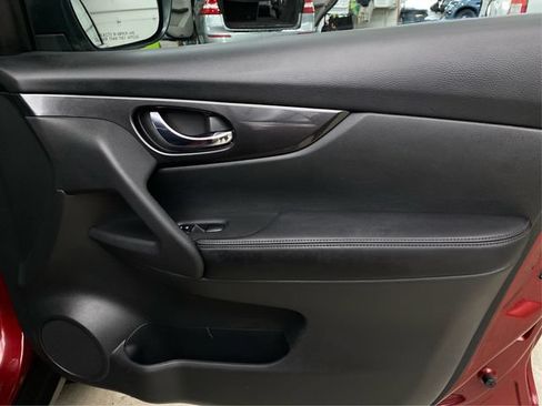 Used 2018 Nissan Rogue SV w/ Sun & Sound Touring Package AWD/4WD image 27