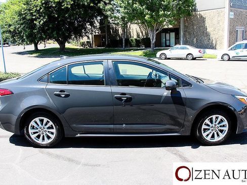 Used 2026 Toyota Corolla LE w/ LE Premium Package FWD image 5