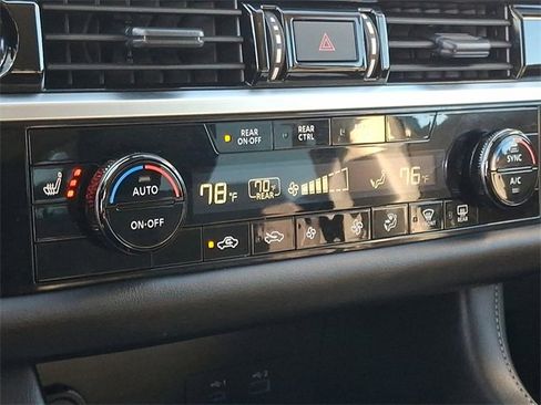 Used 2025 Nissan Pathfinder SV image 11