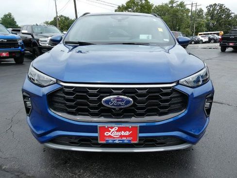 Certified 2023 Ford Escape ST-Line Elite w/ Premium Technology Package AWD/4WD image 9