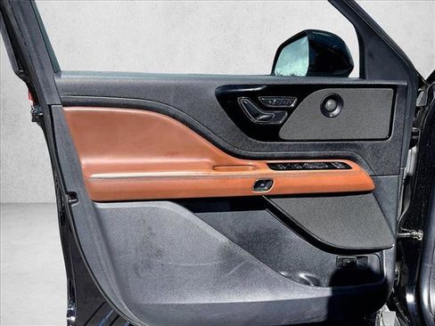 Used 2022 Lincoln Aviator Reserve w/ Elements Package Plus image 18