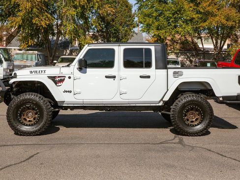 Used 2021 Jeep Gladiator Willys image 8