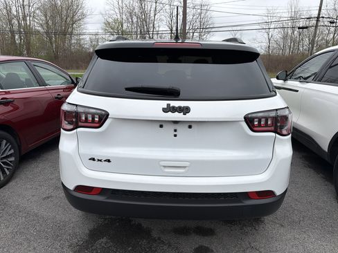 Used 2023 Jeep Compass Latitude w/ Sun and Sound Group AWD/4WD image 6