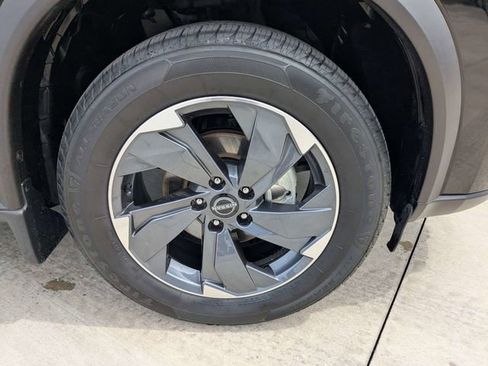 Used 2025 Nissan Rogue SV FWD image 11
