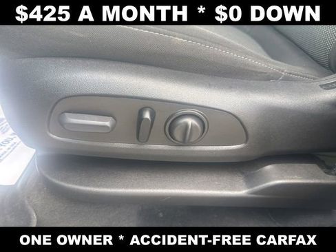 Used 2023 Chevrolet Traverse LT image 12