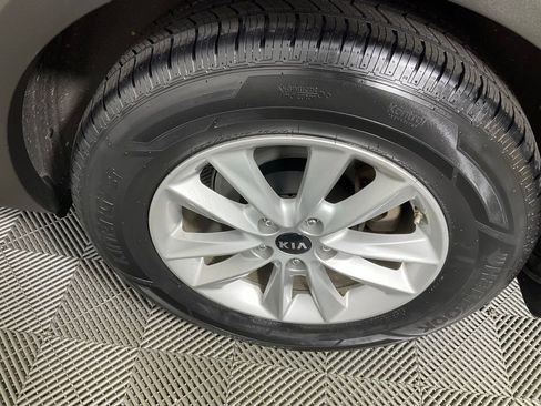 Used 2020 Kia Sorento LX image 8