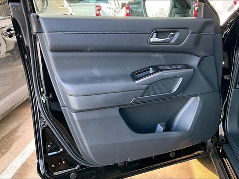New 2026 Nissan Pathfinder SL AWD/4WD image 11
