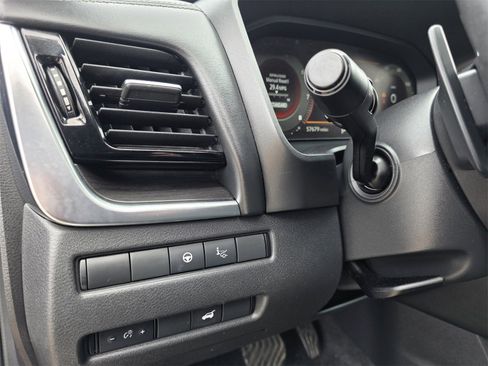 Used 2022 Nissan Rogue Platinum w/ Head-Up Display Package image 17