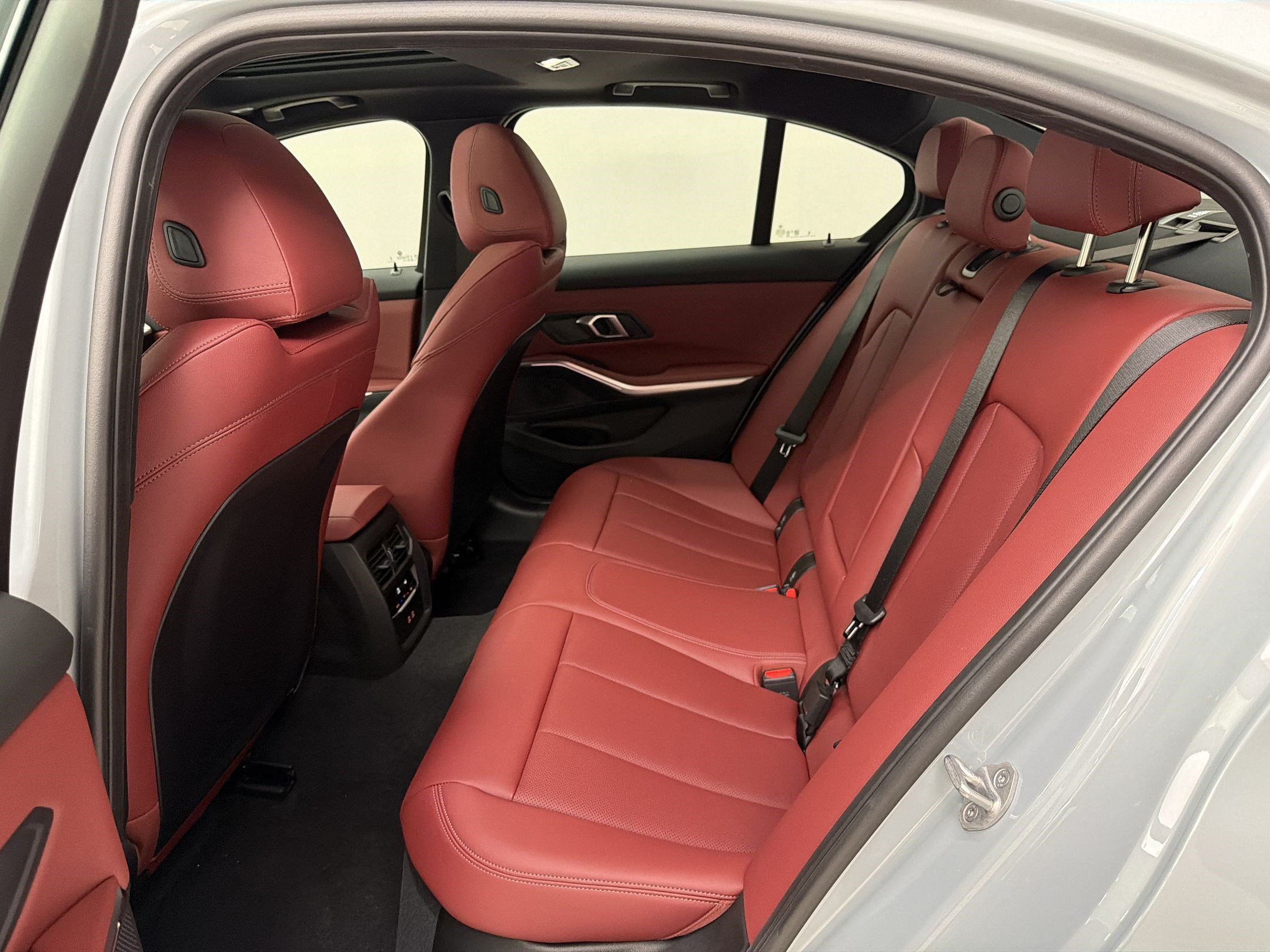 New 2026 BMW 330i Sedan w/ M Sport Package RWD image 23