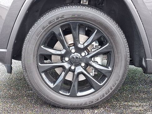 Used 2021 Jeep Grand Cherokee Laredo X AWD/4WD image 9