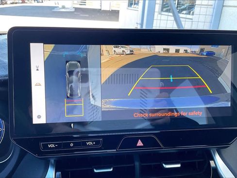 Used 2023 Toyota Venza Limited image 25