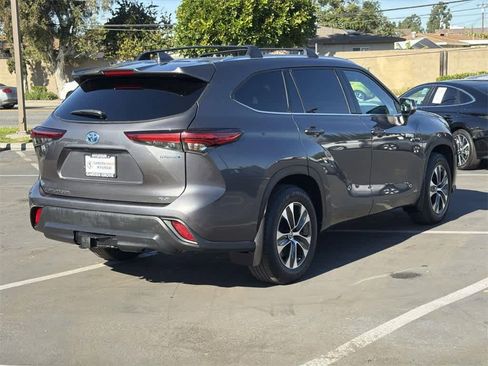 Used 2021 Toyota Highlander XLE image 6