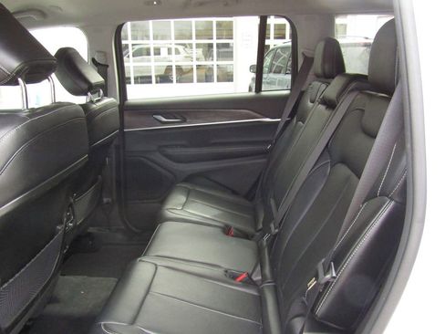 Used 2023 Jeep Grand Cherokee L Limited AWD/4WD image 8