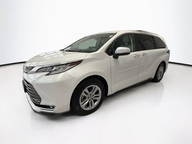 Used 2025 Toyota Sienna Limited AWD/4WD image 3