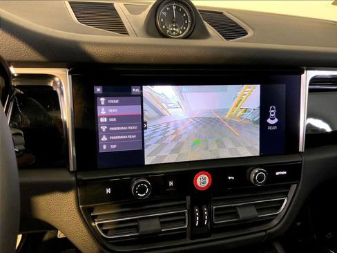Certified 2026 Porsche Macan AWD/4WD image 31