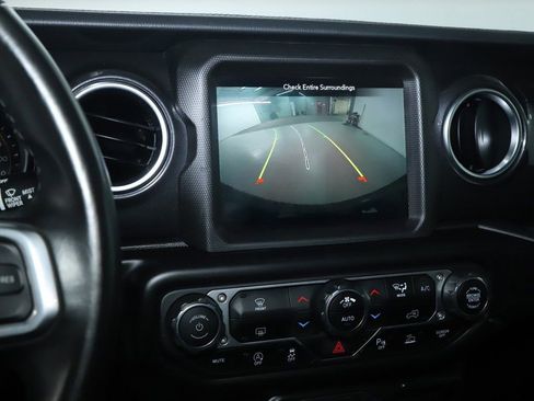 Used 2021 Jeep Wrangler Unlimited Sahara image 28