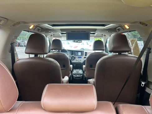 Used 2020 Toyota Sienna Limited Premium AWD/4WD image 21