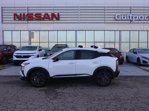New 2026 Nissan Kicks SR w/ SR Premium Package FWD image 3