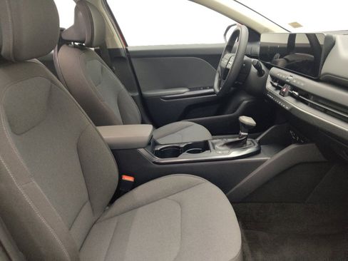 Used 2025 Kia K4 FWD image 21