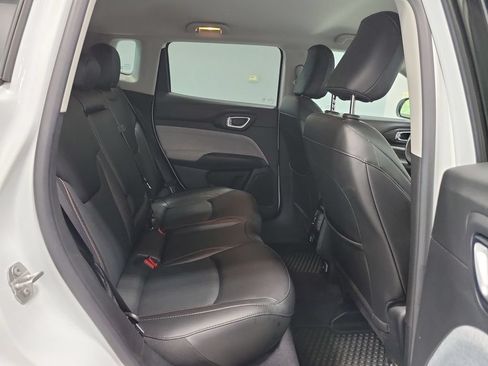 Used 2022 Jeep Compass Latitude AWD/4WD image 17