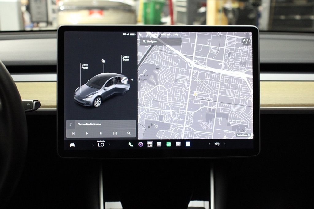 Used 2020 Tesla Model Y Long Range AWD/4WD image 22