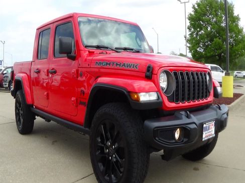 Certified 2024 Jeep Gladiator Sport AWD/4WD image 4