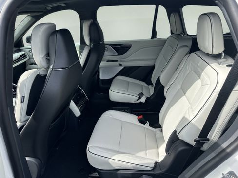 New 2026 Lincoln Aviator Black Label w/ Jet Appearance Package AWD/4WD image 10