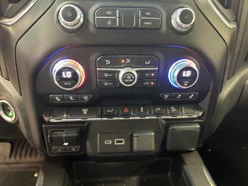 Used 2022 GMC Sierra 2500 AT4 AWD/4WD image 16