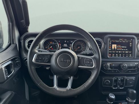 Used 2023 Jeep Wrangler Sahara image 13