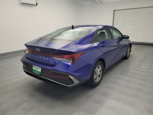 Used 2025 Hyundai Elantra SE FWD image 9
