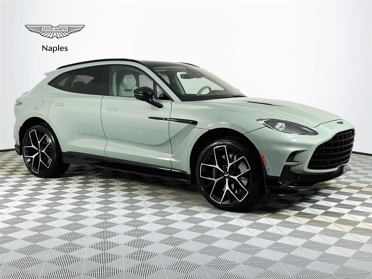 Used 2025 Aston Martin DBX 707 AWD/4WD image 1