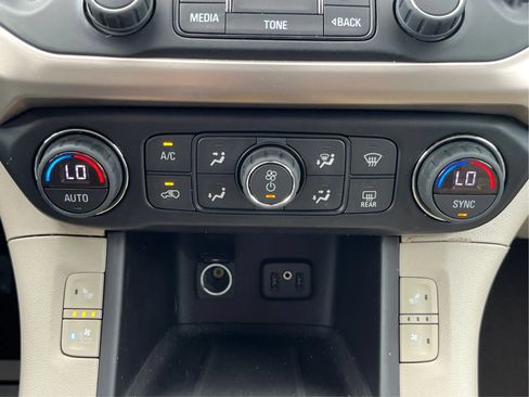 Used 2018 GMC Acadia Denali w/ Technology Package FWD image 32