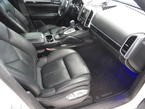 Used 2014 Porsche Cayenne AWD/4WD image 10