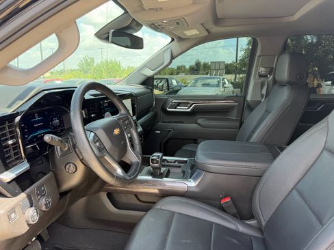 Used 2025 Chevrolet Silverado 1500 LTZ w/ LTZ Convenience Package II RWD image 11