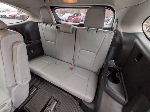 Used 2021 Toyota Highlander Limited image 19