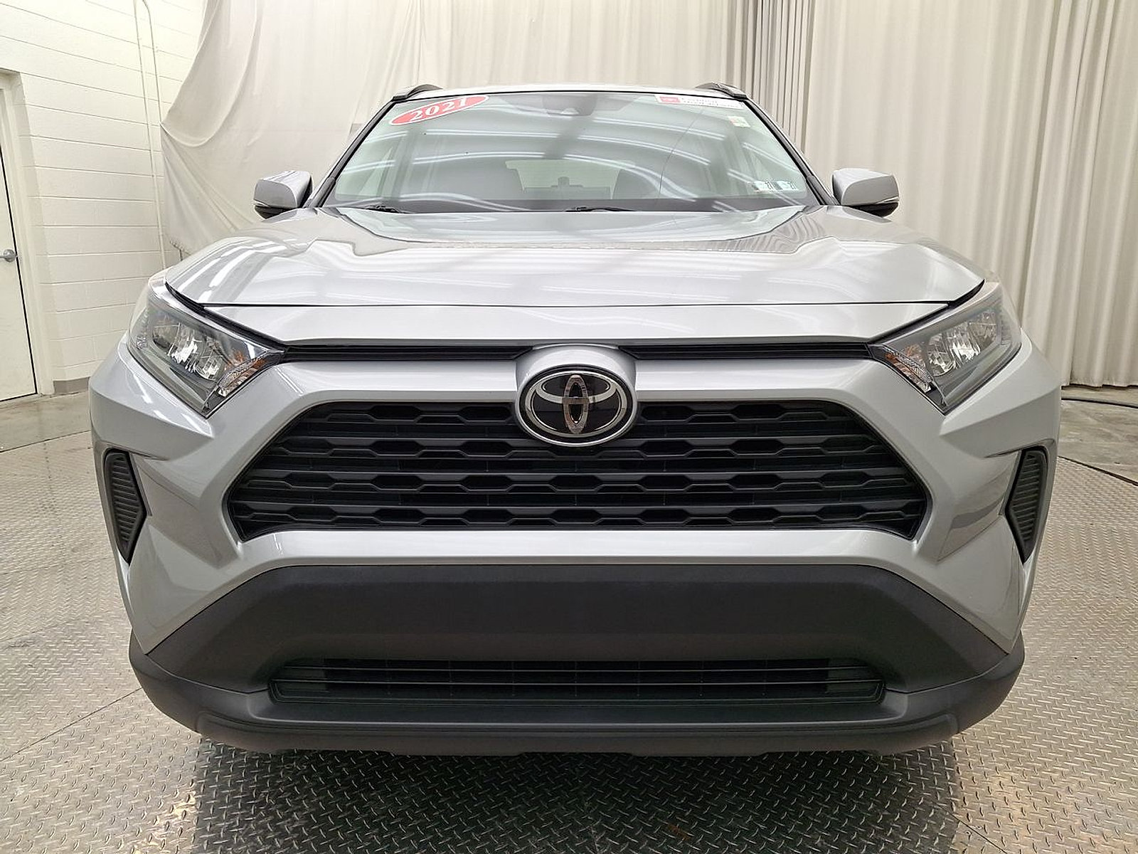 Used 2021 Toyota RAV4 LE AWD/4WD image 31