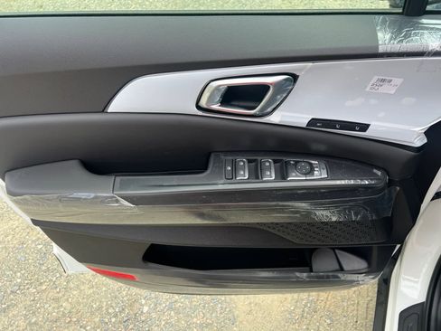 New 2026 Kia Carnival SX FWD image 9
