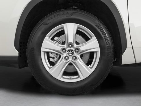 Used 2021 Toyota Highlander L FWD image 52