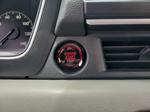 Used 2025 Honda Pilot Touring image 37