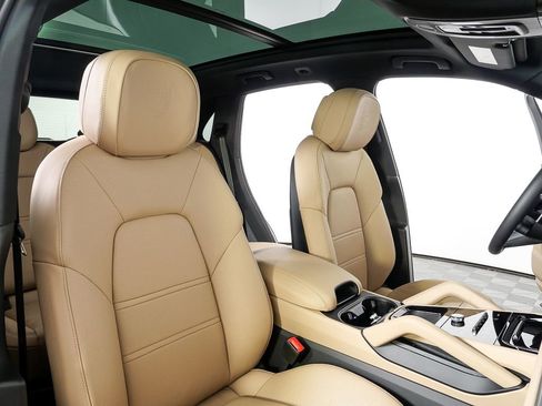 New 2026 Porsche Cayenne image 25