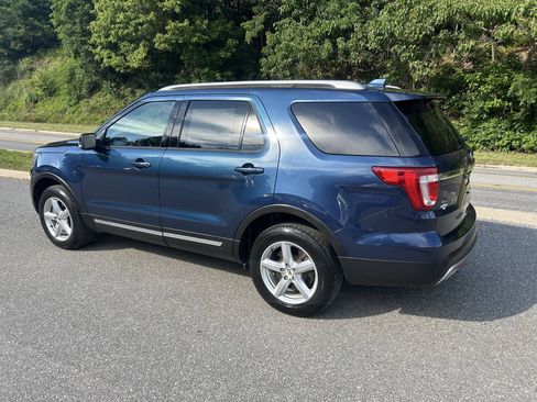 Used 2016 Ford Explorer XLT w/ Equipment Group 202A AWD/4WD image 4