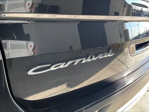 Used 2022 Kia Carnival SX Prestige image 41